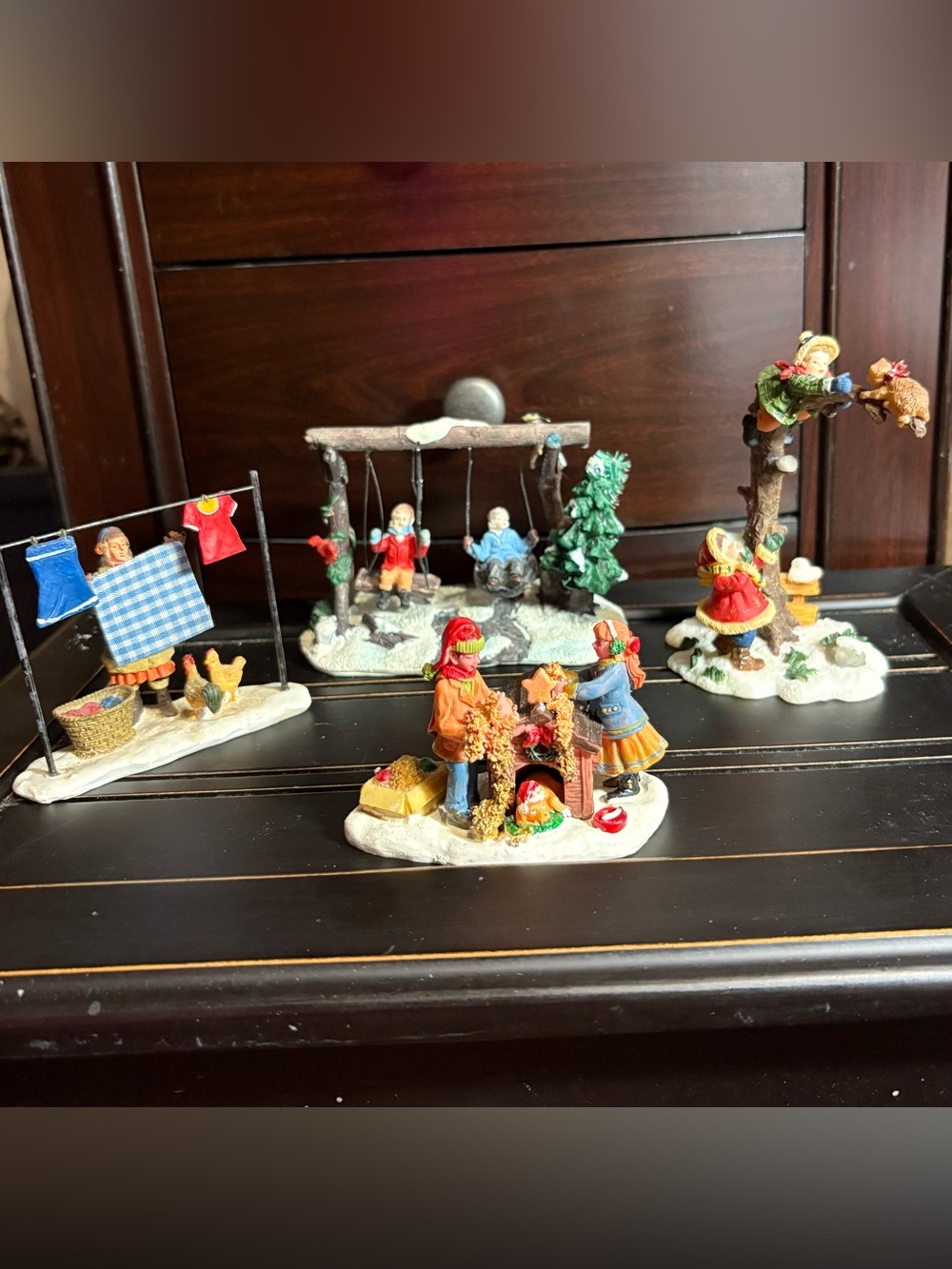 LemaxHoliday Village Figurine Set